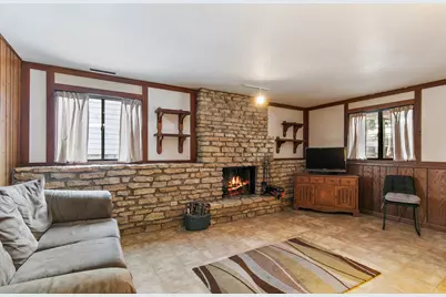 183 Brookside Drive, Elgin, IL 60123 - Photo 23