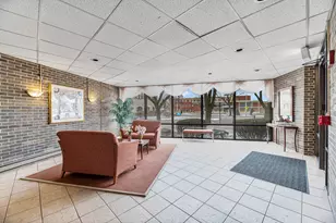 5019 Mulford St, Skokie, IL 60077 - Photo 21