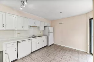 5019 Mulford St, Skokie, IL 60077 - Photo 9