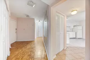 5019 Mulford St, Skokie, IL 60077 - Photo 11