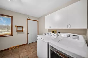 43W951 Fox Hill Ct, Saint Charles, IL 60175 - Photo 11