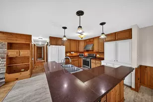 43W951 Fox Hill Ct, Saint Charles, IL 60175 - Photo 7