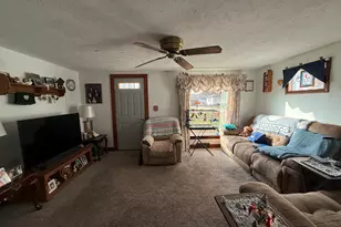 612 S Church St, Gibson City, IL 60936 - Photo 3