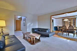 27W225 Ash Ct, Winfield, IL 60190 - Photo 5