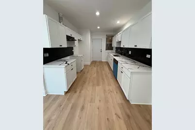 7841 S Essex Avenue #2N, Chicago, IL 60649 - Photo 3