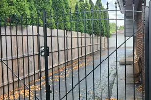 6437 W 82nd St, Burbank, IL 60459 - Photo 25