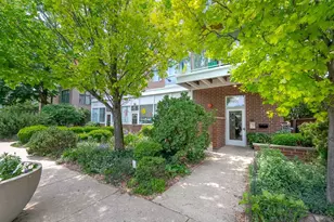 915 S Oak Park Ave, Oak Park, IL 60304 - Photo 3