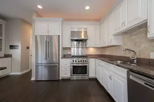 1701 W Byron St, Chicago, IL 60613 - Photo 11