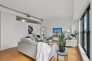 807 Davis St, Evanston, IL 60201 - Photo 5