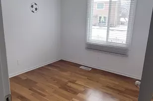 996 Hawthorne Dr, Crystal Lake, IL 60014 - Photo 11