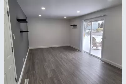 996 Hawthorne Drive, Crystal Lake, IL 60014 - Photo 5