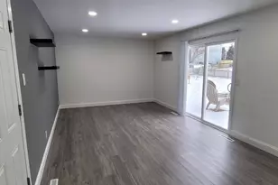 996 Hawthorne Dr, Crystal Lake, IL 60014 - Photo 5