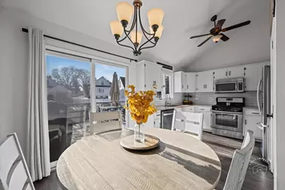 1305 Fox Meadow Court, Saint Charles, IL 60174 - Photo 9