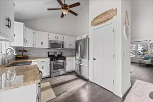 1305 Fox Meadow Ct, Saint Charles, IL 60174 - Photo 11