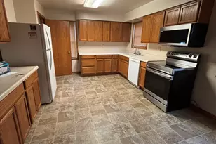 471 S Center Ave, Bradley, IL 60915 - Photo 3