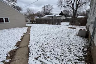 471 S Center Ave, Bradley, IL 60915 - Photo 13