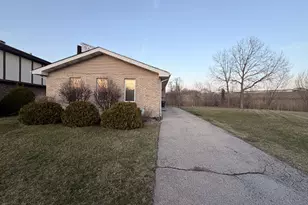 1501 Berg Dr, Dolton, IL 60419 - Photo 3