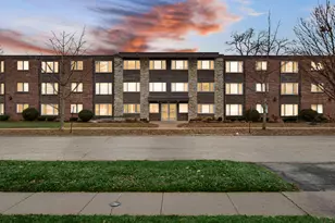 10210 Washington Ave, Oak Lawn, IL 60453 - Photo 1