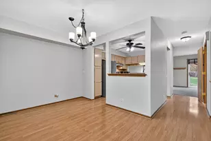 1176 Talbots Ln, Elk Grove Village, IL 60007 - Photo 5