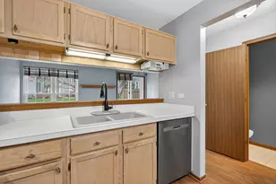 1176 Talbots Ln, Elk Grove Village, IL 60007 - Photo 7