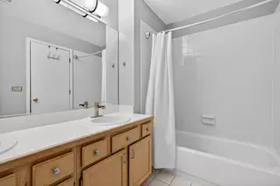 1176 Talbots Ln, Elk Grove Village, IL 60007 - Photo 15