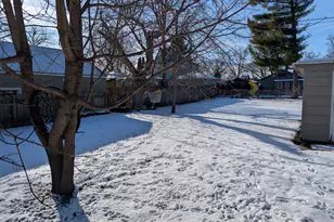 920 Augusta Ave, Elgin, IL 60120 - Photo 3