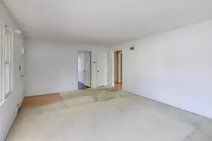 221 Heine Ave, Elgin, IL 60123 - Photo 9