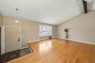 540 N Beck Road, Lindenhurst, IL 60046 - Photo 7