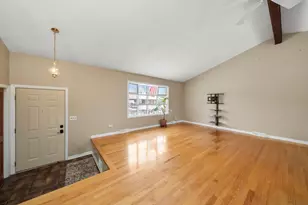 540 N Beck Rd, Lindenhurst, IL 60046 - Photo 7