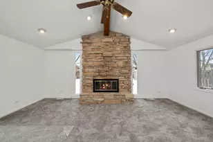 540 N Beck Rd, Lindenhurst, IL 60046 - Photo 33