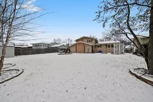 540 N Beck Rd, Lindenhurst, IL 60046 - Photo 41