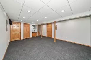 540 N Beck Rd, Lindenhurst, IL 60046 - Photo 35