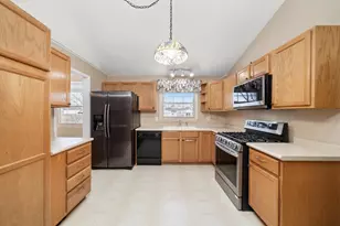 540 N Beck Rd, Lindenhurst, IL 60046 - Photo 17