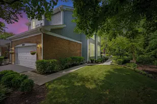 901 Heathrow Ln, Naperville, IL 60540 - Photo 3