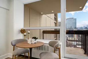 1360 N Sandburg Terrace, Chicago, IL 60610 - Photo 7