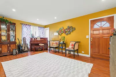 9417 Lawler Avenue, Skokie, IL 60077 - Photo 5