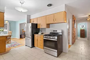 38W443 Sunset Dr, Saint Charles, IL 60175 - Photo 7