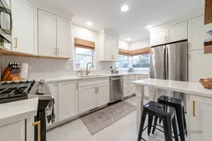 231 Burton St, Grayslake, IL 60030 - Photo 7