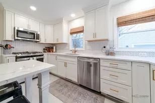 231 Burton St, Grayslake, IL 60030 - Photo 9