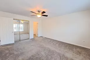 1060 Newport Harbor, Schaumburg, IL 60193 - Photo 9