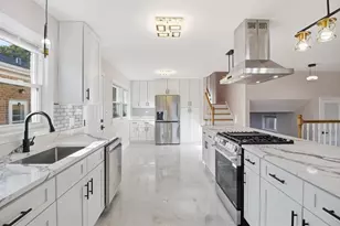 8444 Drake Ave, Skokie, IL 60076 - Photo 5