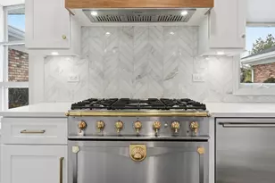 8 Concord Dr, Oak Brook, IL 60523 - Photo 7