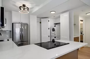 1560 N Sandburg Terrace, Chicago, IL 60610 - Photo 7