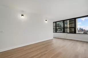 1560 N Sandburg Terrace, Chicago, IL 60610 - Photo 9