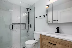 1560 N Sandburg Terrace, Chicago, IL 60610 - Photo 15