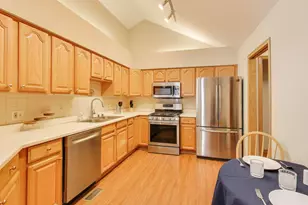 143 Canterbury Ct, Bloomingdale, IL 60108 - Photo 7