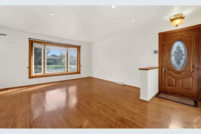 9410 Lawler Avenue, Skokie, IL 60077 - Photo 3