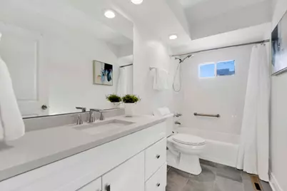 2011 Cleveland Street, Evanston, IL 60202 - Photo 21