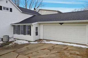 102 E Winfield St, Morrison, IL 61270 - Photo 3