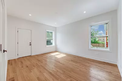 7427 S Oglesby Avenue, Chicago, IL 60649 - Photo 17